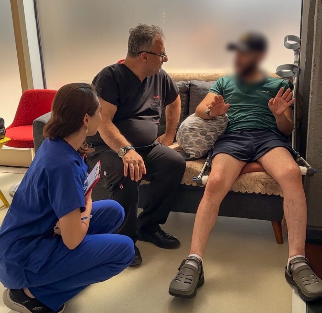 El Dr. Yurttas hace seguimiento personal a cada paciente de alargamiento de piernas durante todo el tratamiento.